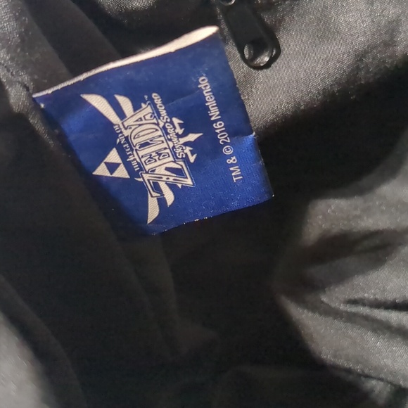 Legend of Zelda purse with Hyrule crest Triforce logo print Black And Gold Cross - Picture 7 of 10